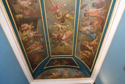 gabinetto blu soffitto